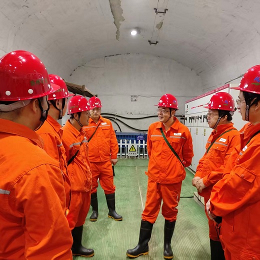 省工信廳檢查組來新橋礦業(yè)開展“雙節(jié)”前安全生產(chǎn)督導(dǎo)檢查